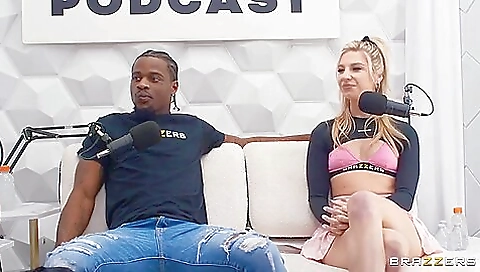 Alexis Fawx & Cheerleader Kait - The Podcast