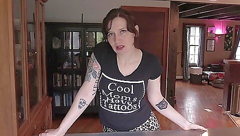 Bettie Bondage – Flirty Step mom Gets Fucked